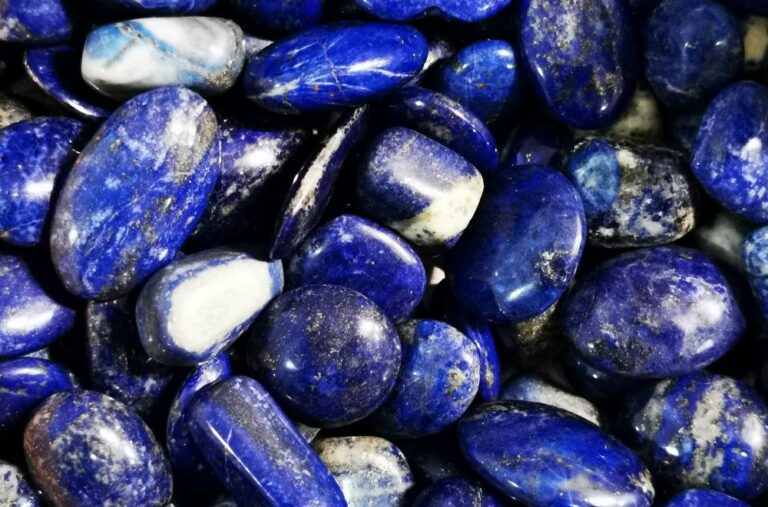 11 Spiritual Meanings of Lapis Lazuli