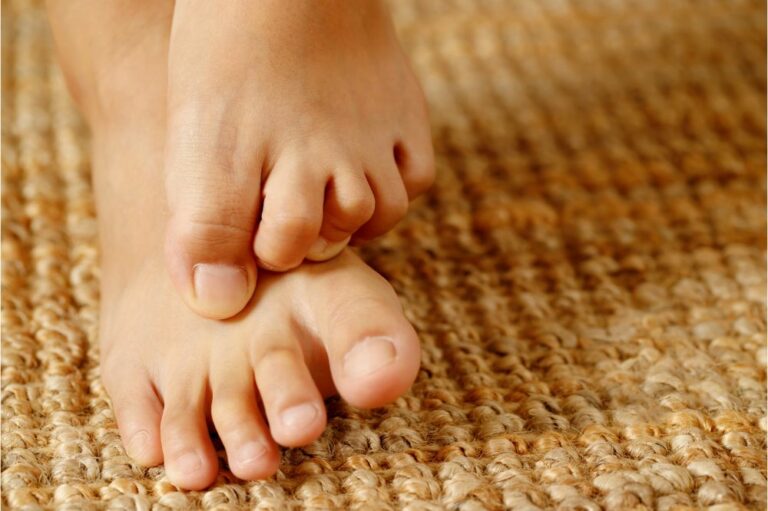 11 Spiritual Meanings of Right Foot Itching